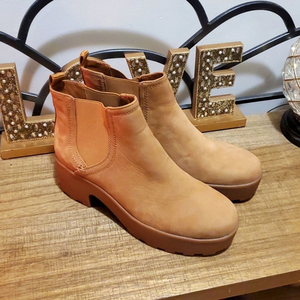 ZODIAC Women's Leather Tavi Ankle Chunky Lug Boot Latte, Sz 9.5, Euro Boho